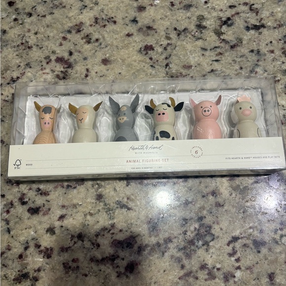 Hearth and Home wooden animal figure set new in box - Picture 1 of 4